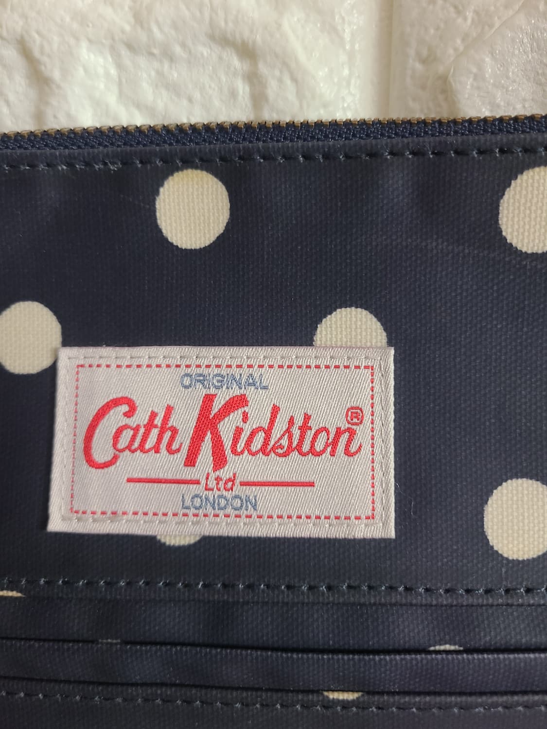 캐스키드슨 네이비 도트 크로스백 상품이미지4