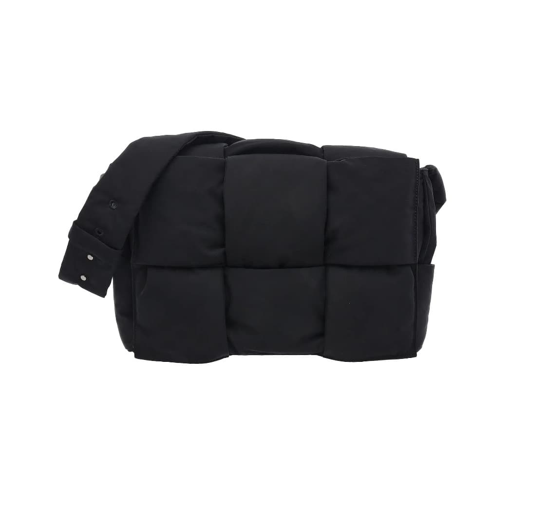 [S급] 보테가베네타의 필로우 카세트백 판매합니다!!! 상품이미지2