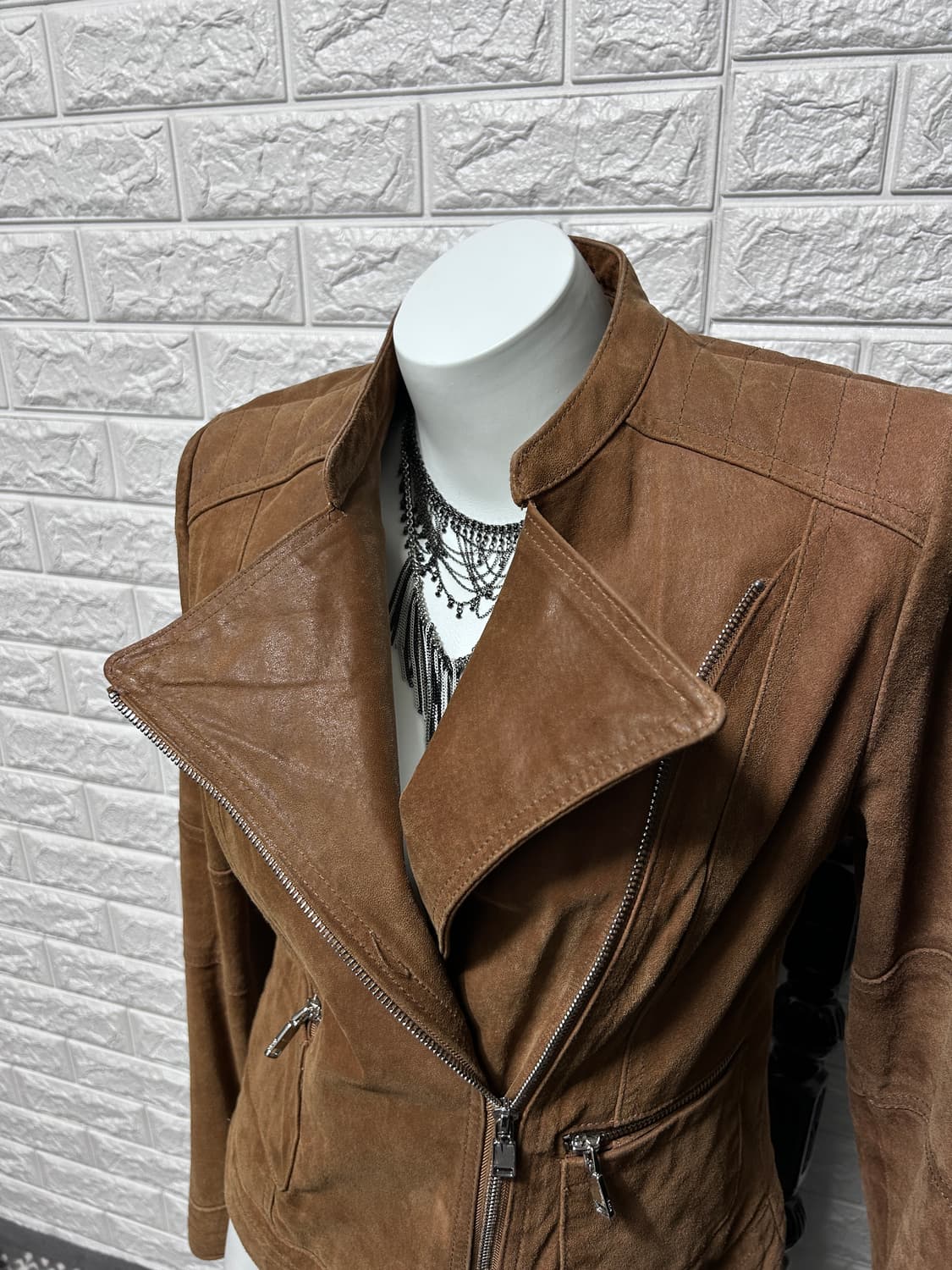 BATA 사선 브라운 스웨이드 자켓 상품이미지4