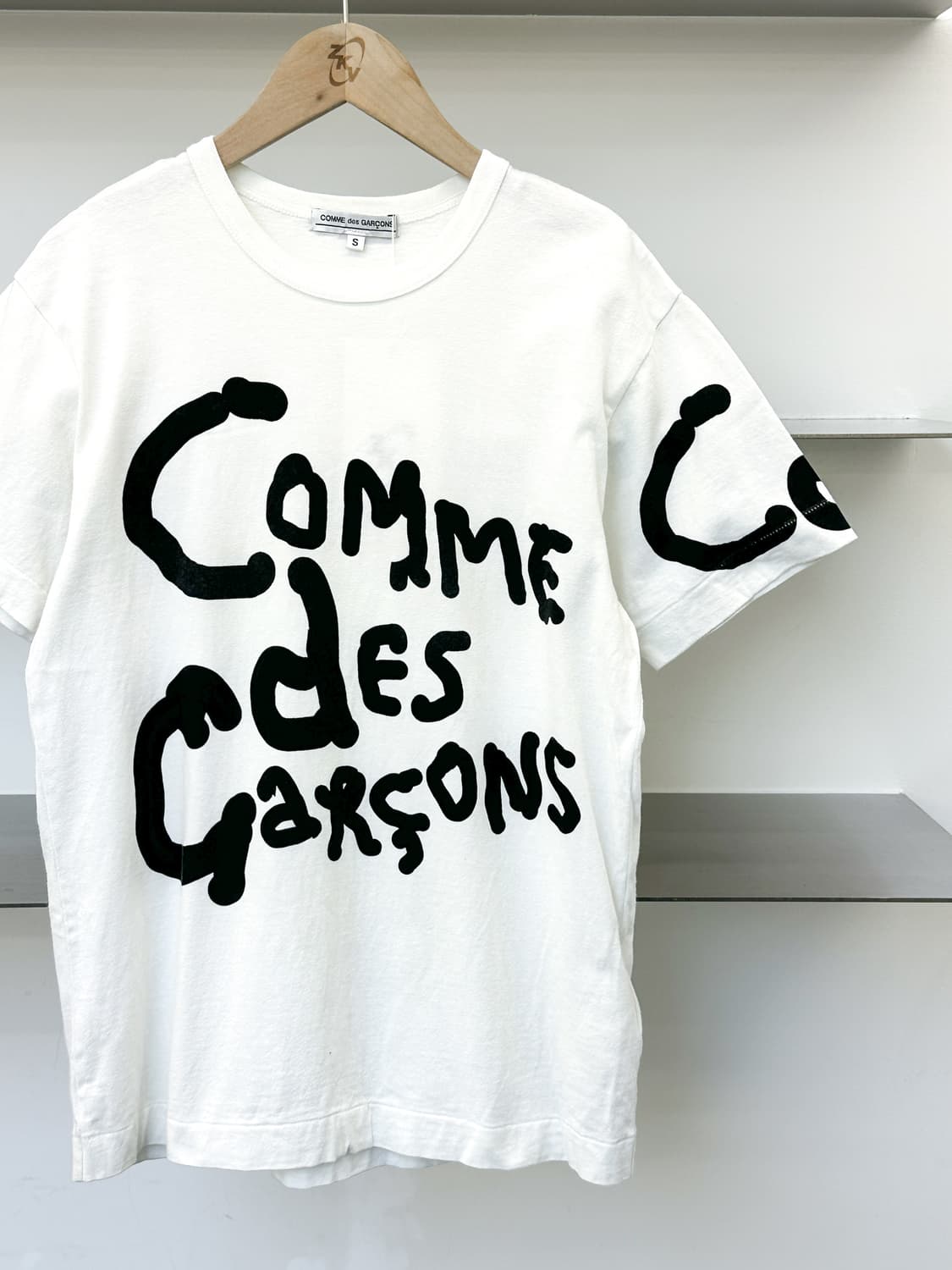 꼼데가르송 AD.2023 알리샤 예프 티셔츠 상품이미지2