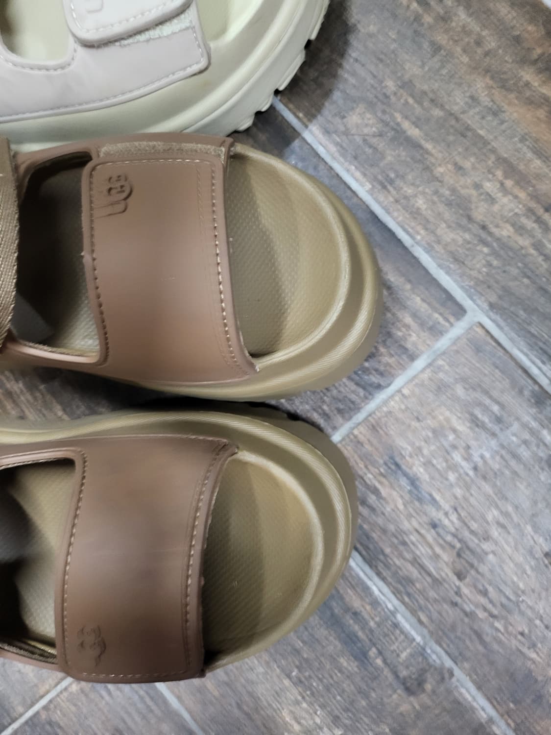 UGG 어그 샌들 베이지/브라운 2족220 상품이미지3