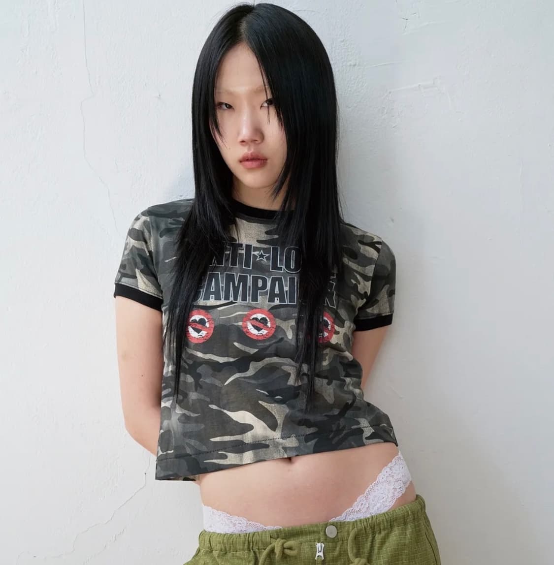 더바이닐하우스 ANTI LOVE CAMO RINGER TEE BLACK 상품이미지1