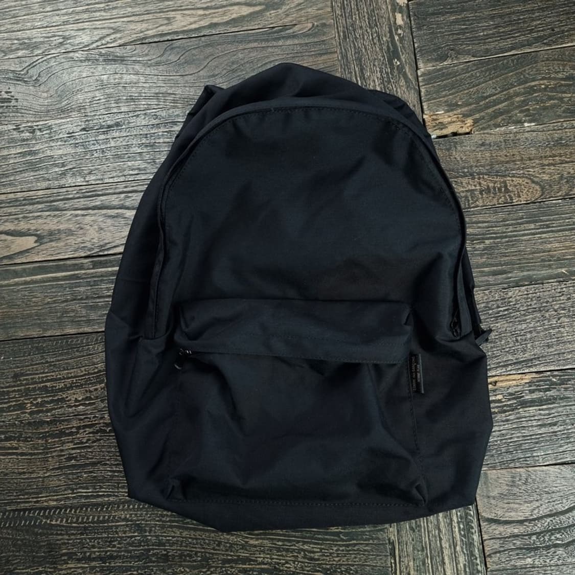 [꼼데가르송 옴므 플러스] 미니멀 백팩 블랙 P01611 상품이미지2