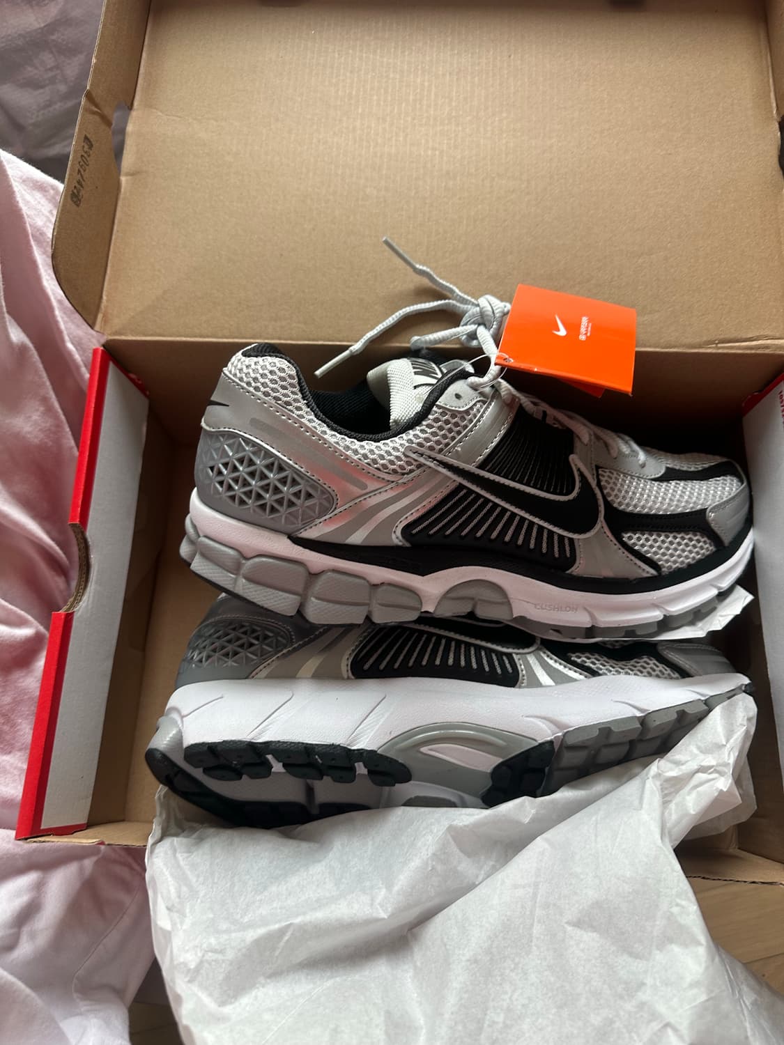 나이키 줌 보메로 5 메탈릭 실버 블랙 상품이미지1