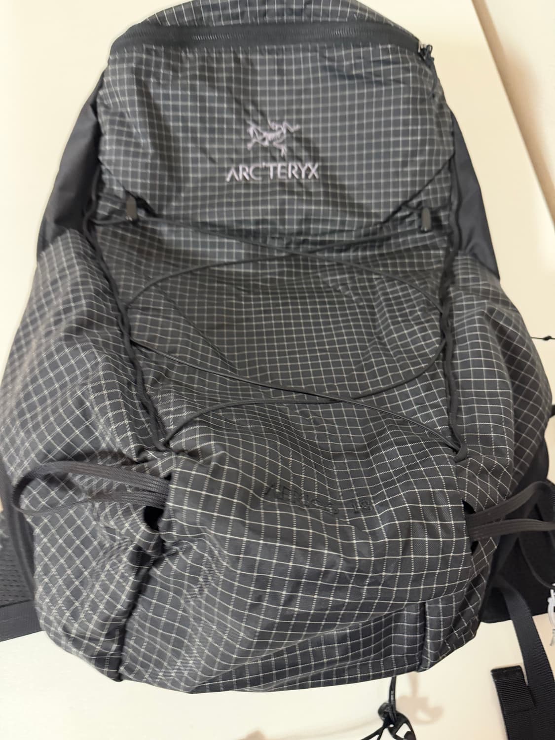 아크테릭스 에어리어스 18L 백팩 블랙 상품이미지3