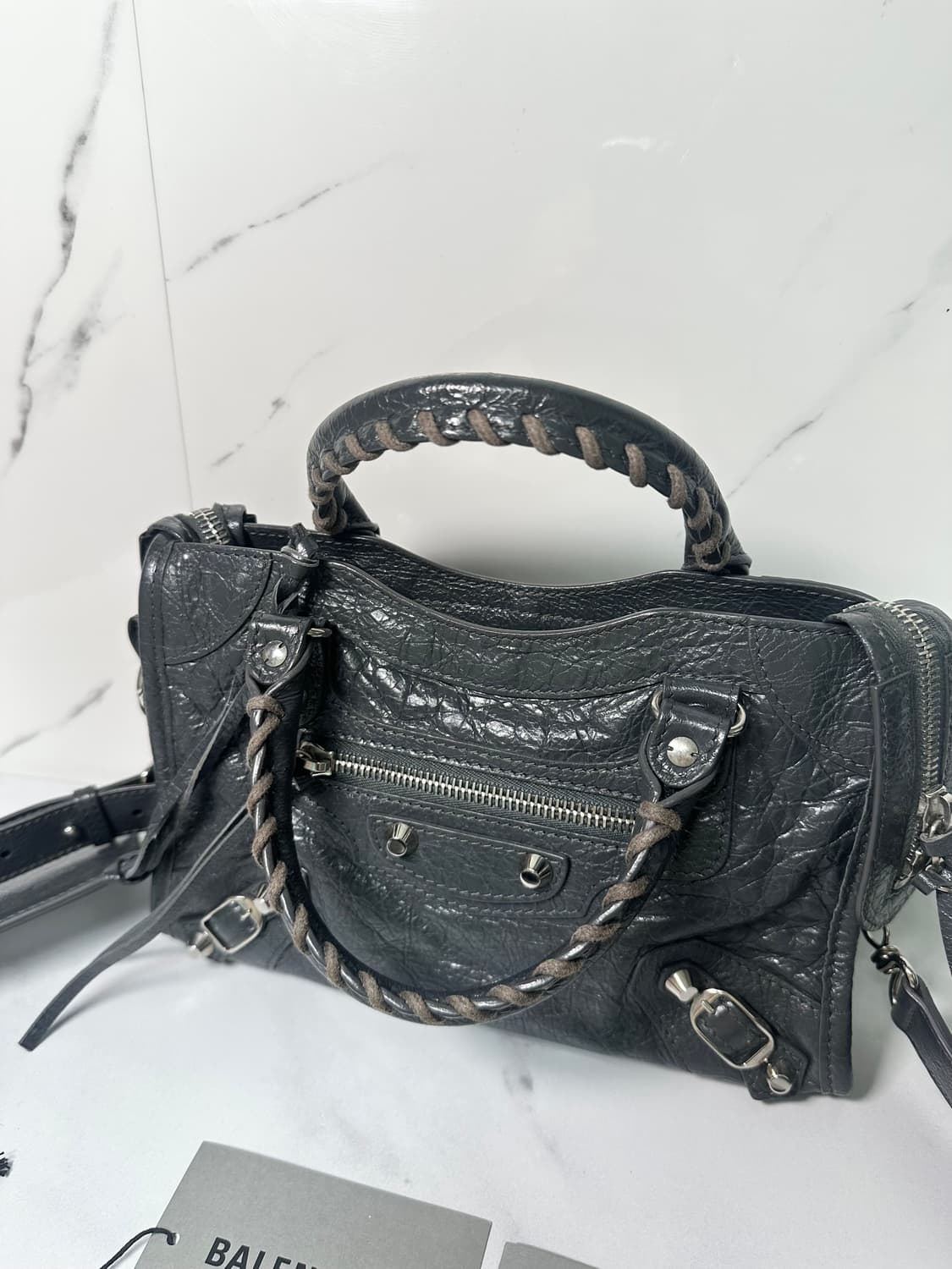 [A+ 정품] 발렌시아가 시티 모터백 미니 다크그레이 상품이미지3