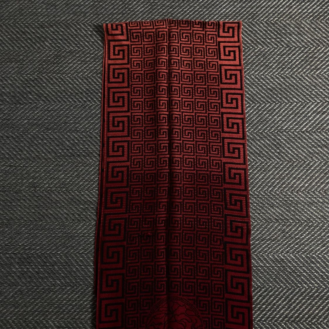 베르사체 메두사 패턴 울 레드 블랙 머플러y 3852 상품이미지4