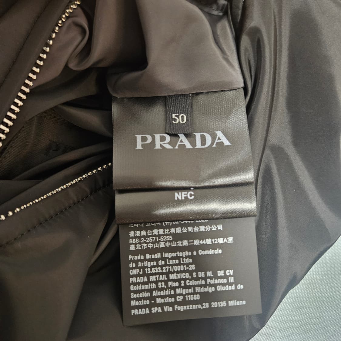 [새상품] 25f 프라다 리나일론 패딩 자켓 블랙 50사이즈 상품이미지5