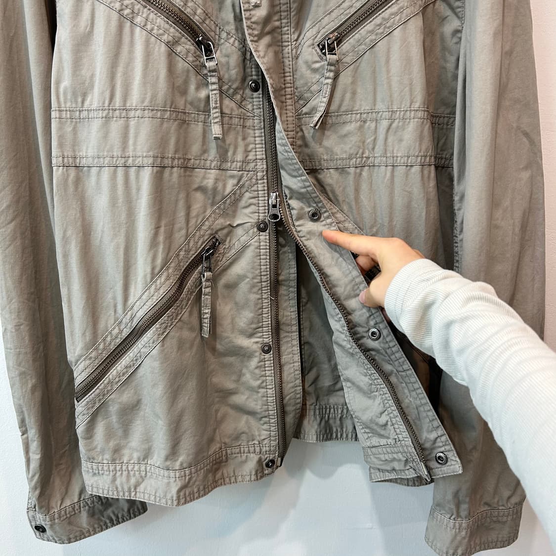 Hideaways 지퍼 디테일 자켓 상품이미지3