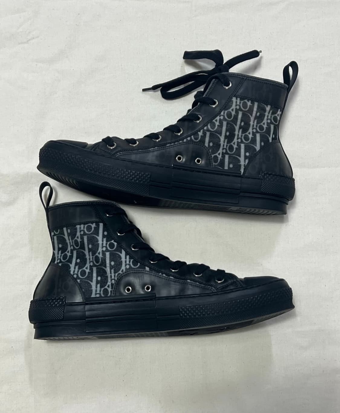 구함)디올 검정 하이탑 42,275  상품이미지1