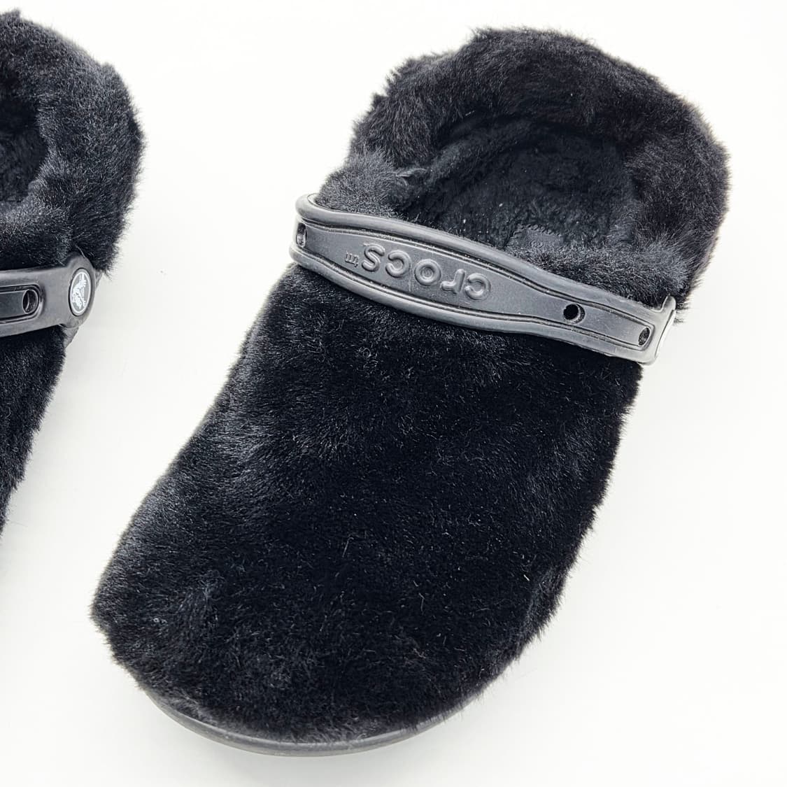 크록스 클래식 퍼 슈어 클로그 블랙 (M7 W9) 상품이미지4