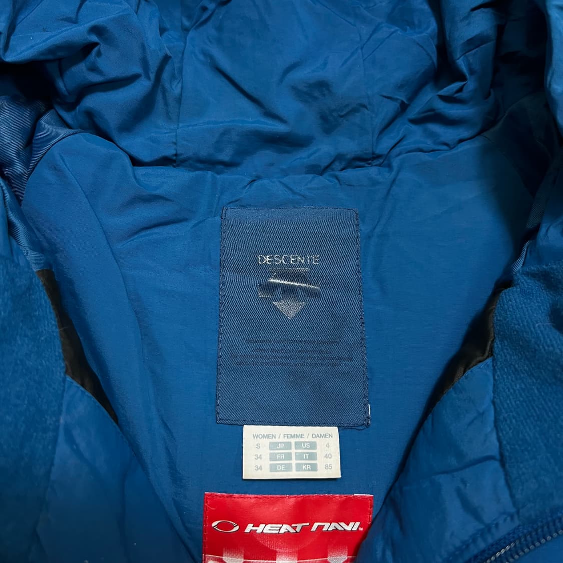 데상트 여성 스피릿마크 로고 후드 패딩 점퍼 [블루] S/85 상품이미지5