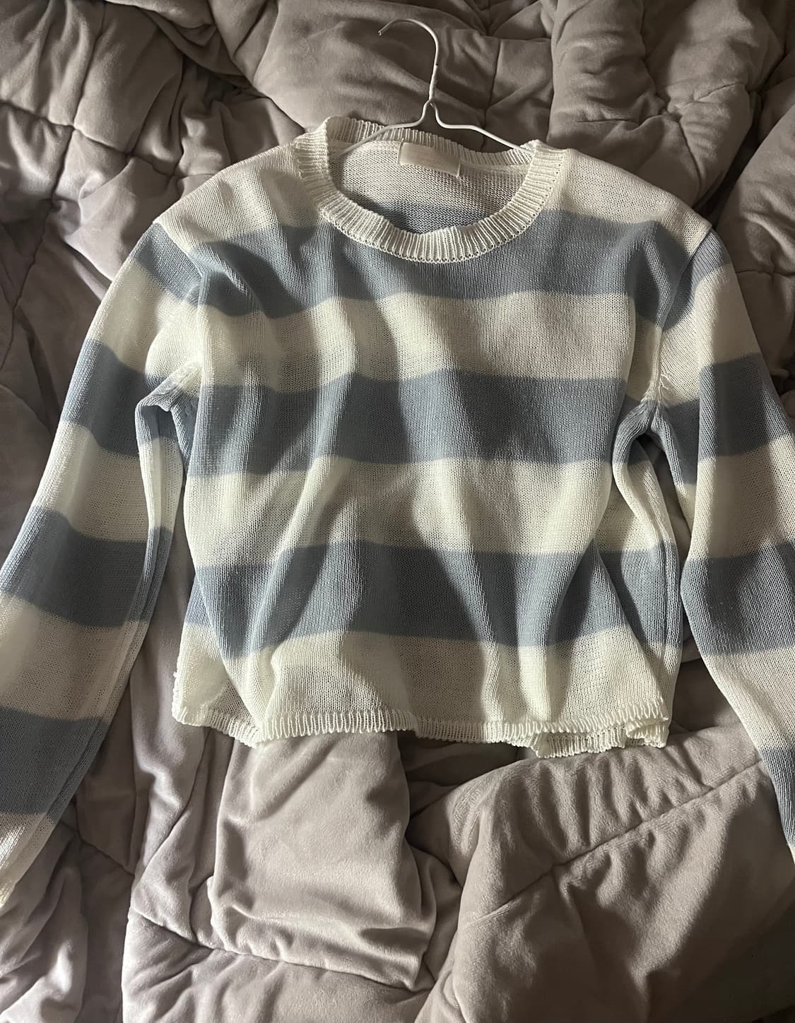 하늘색 줄무늬 그물 시스루 긴팔 티셔츠 상품이미지1