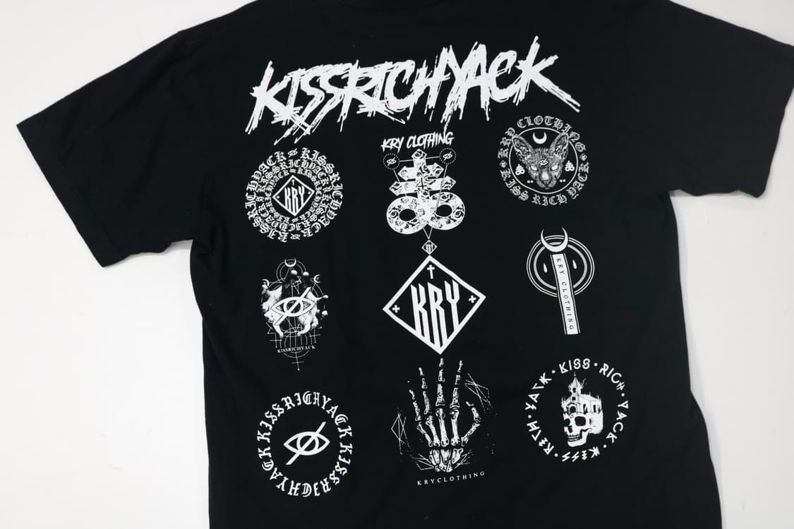 케이알와이 고딕 그래픽 멀티 로고 블랙 반팔티셔츠 상품이미지4