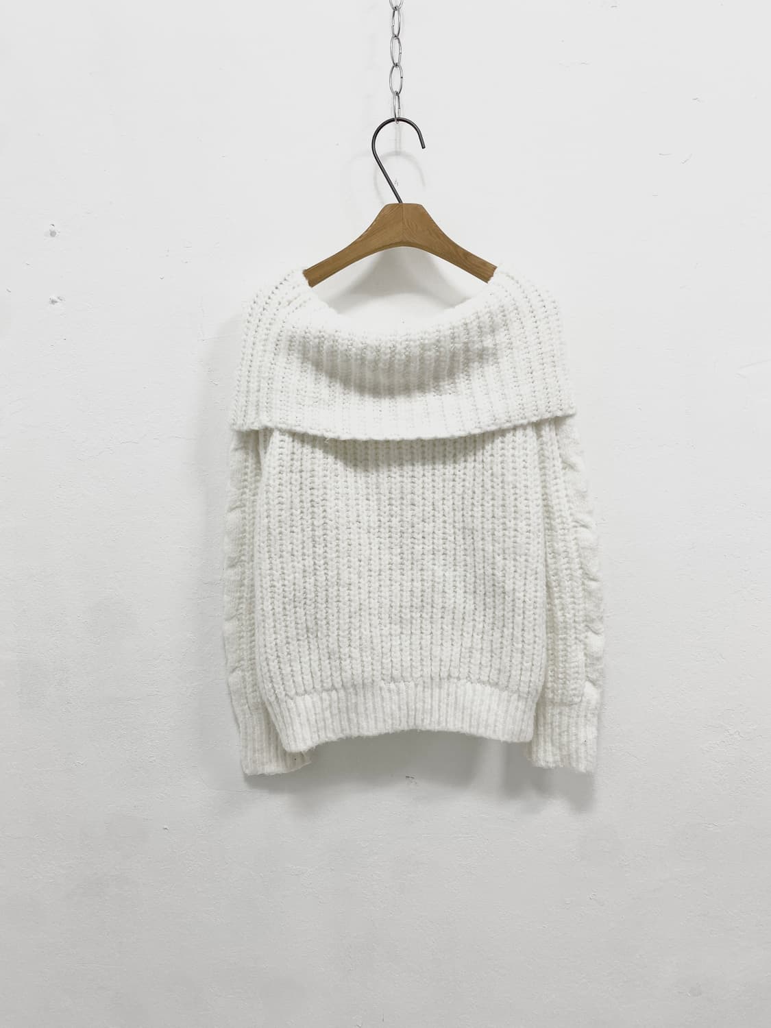 [CECIL MCBEE] 세실맥비 로걀 달천깔 오프숄더 니트 상품이미지4