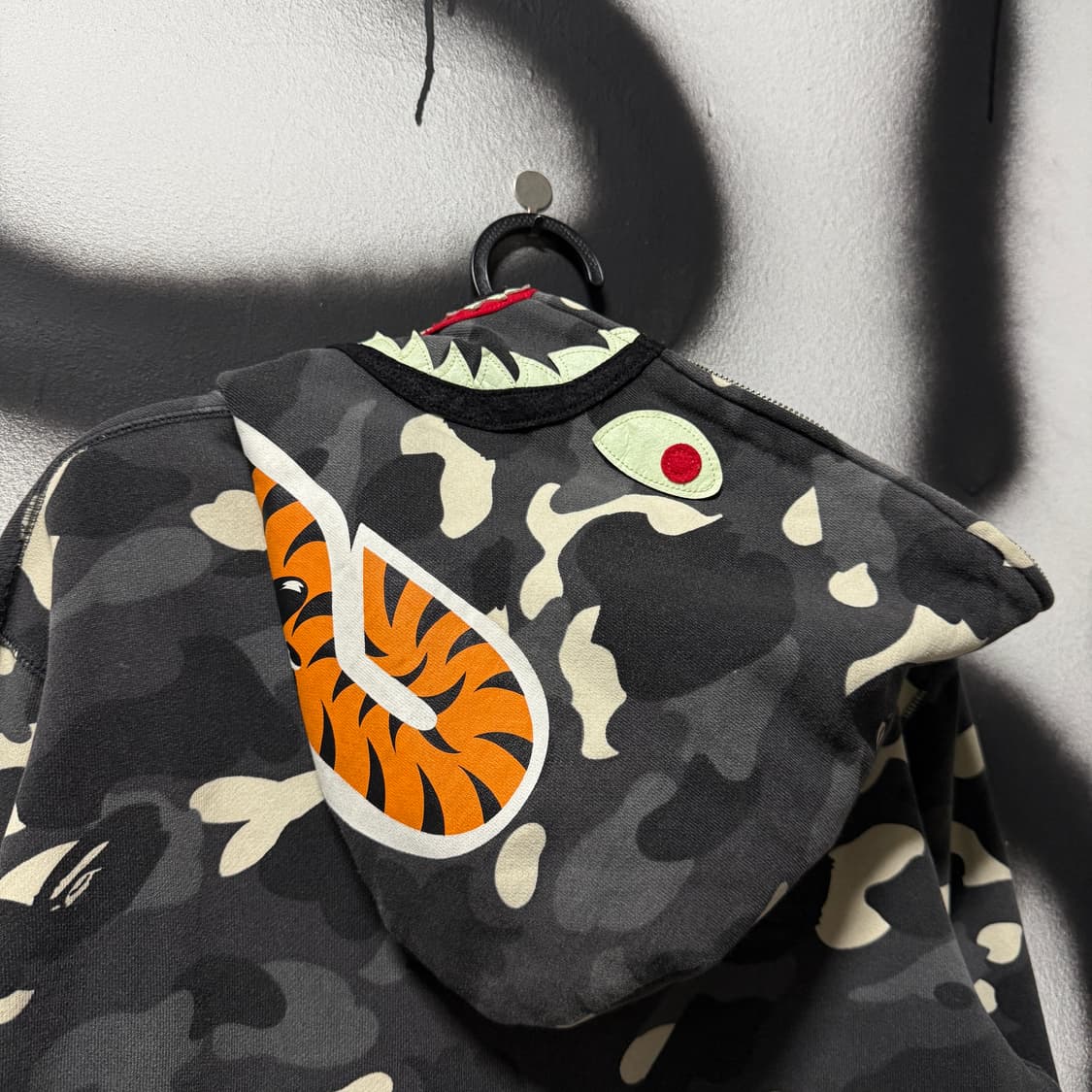 정품 베이프 흑계 시티 카모 샤크 풀 집업 후디 (야광) 상품이미지5