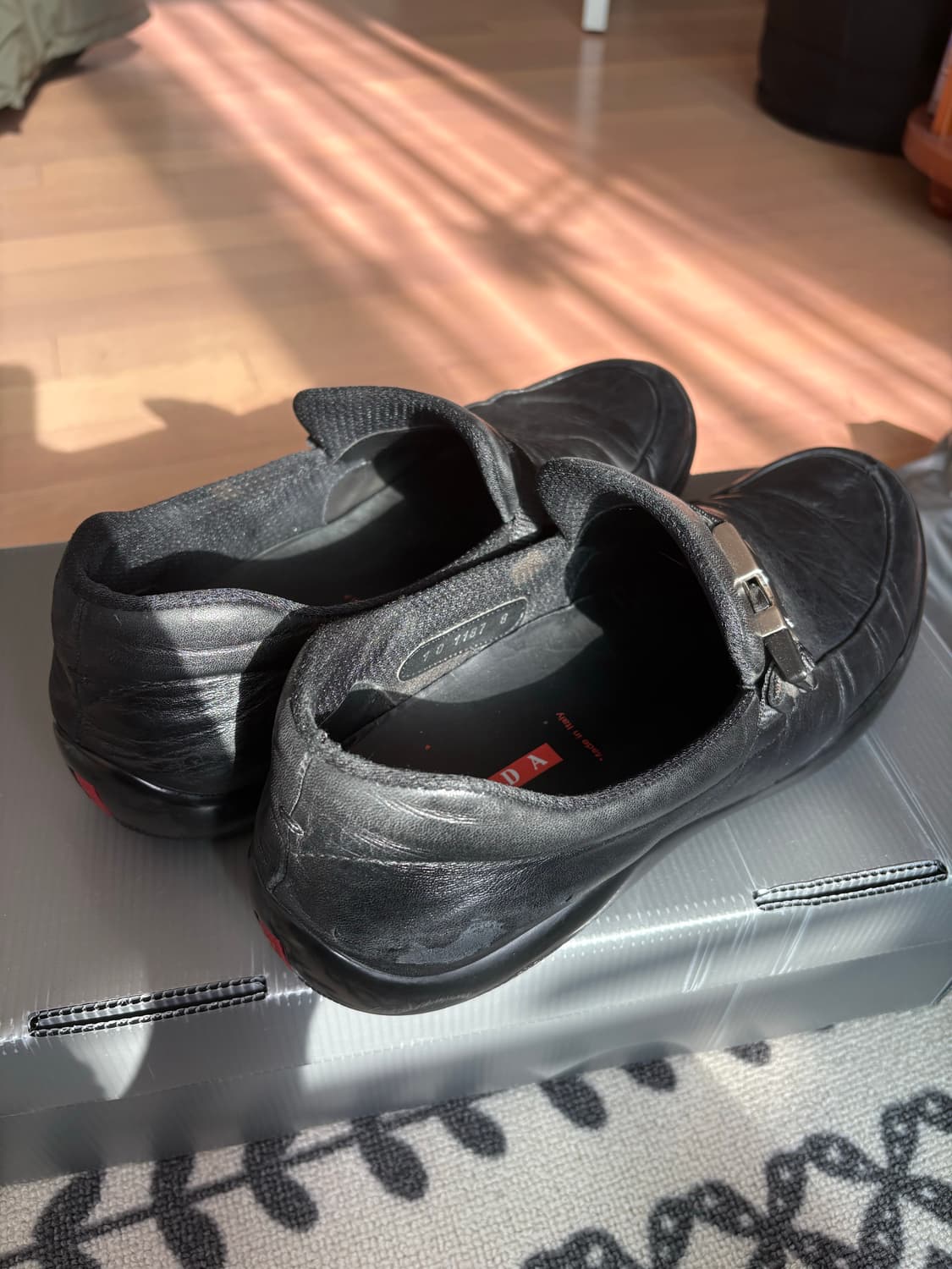 프라다 스포츠 버클 스트랩 로퍼 슈즈 상품이미지2