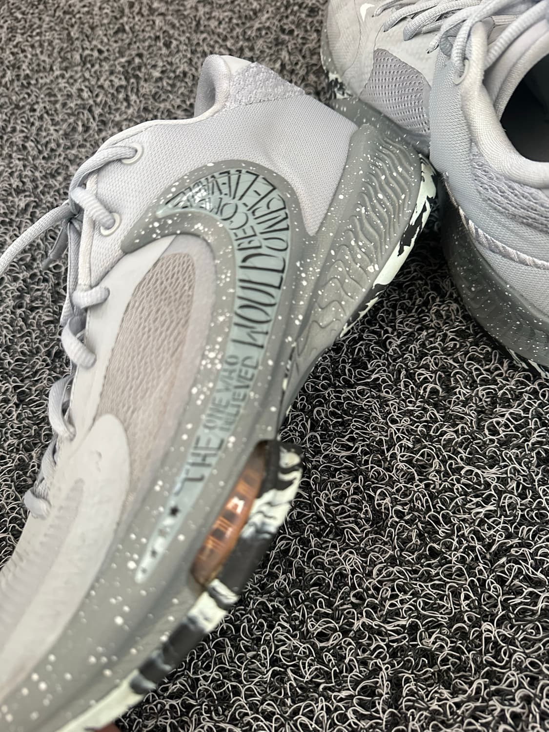 나이키 Freak 농구화 회색 270mm 상품이미지2