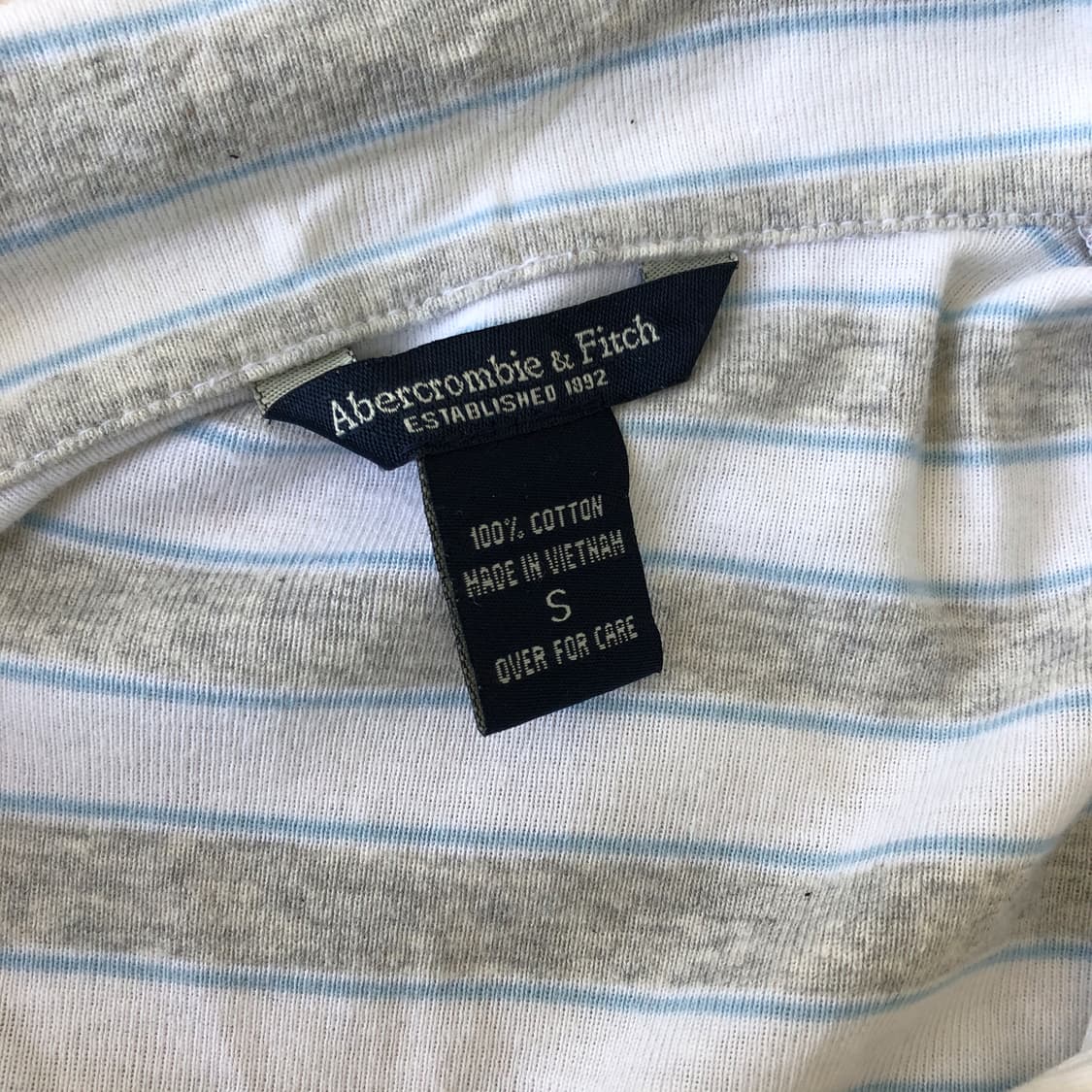 아베크롬비 그레이 스트라이프 티셔츠 상품이미지4