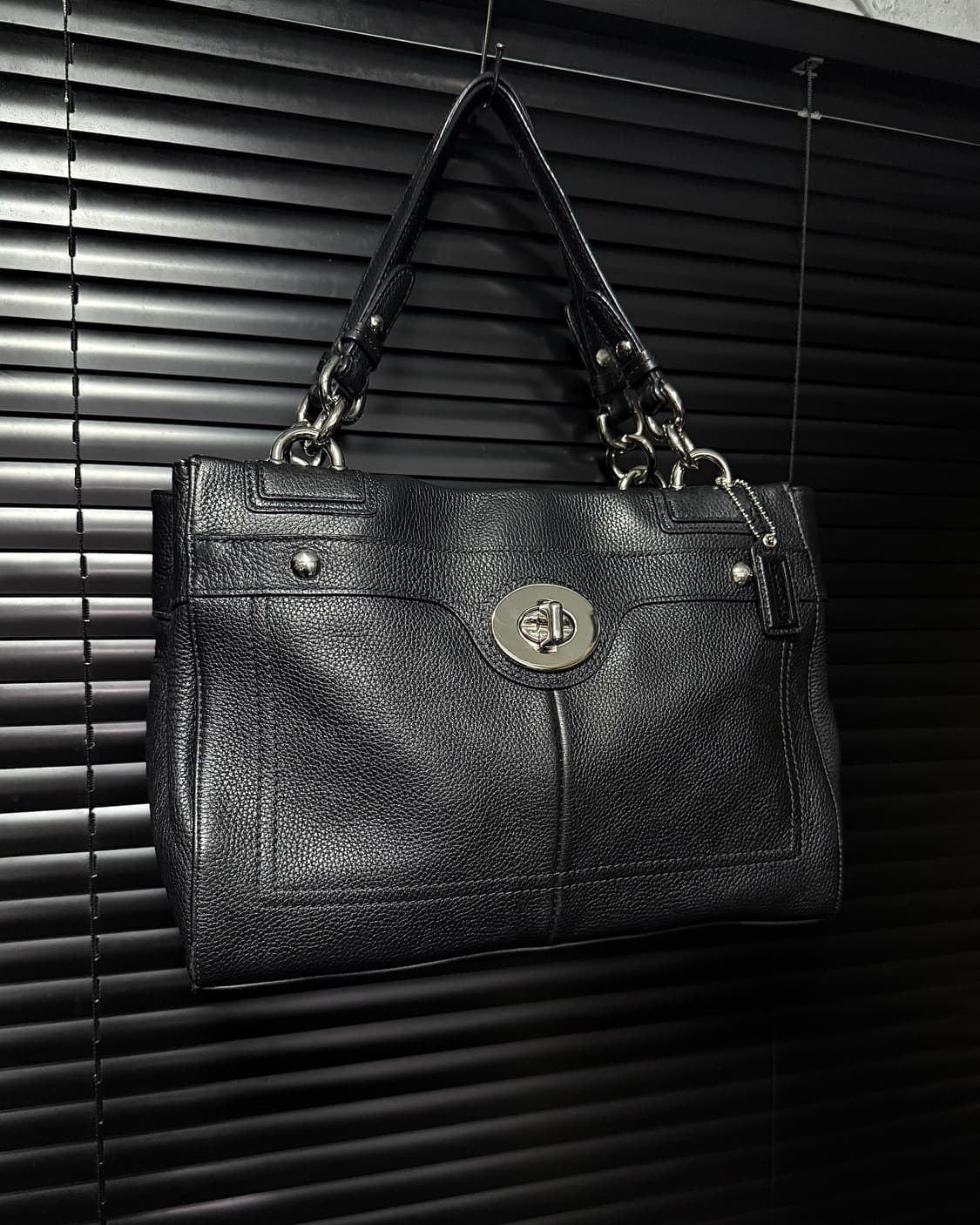 코치 체인 가죽 블랙 숄더 사첼백 핸드백 토드백 첼시백 락 시크 고스펑크 상품이미지4