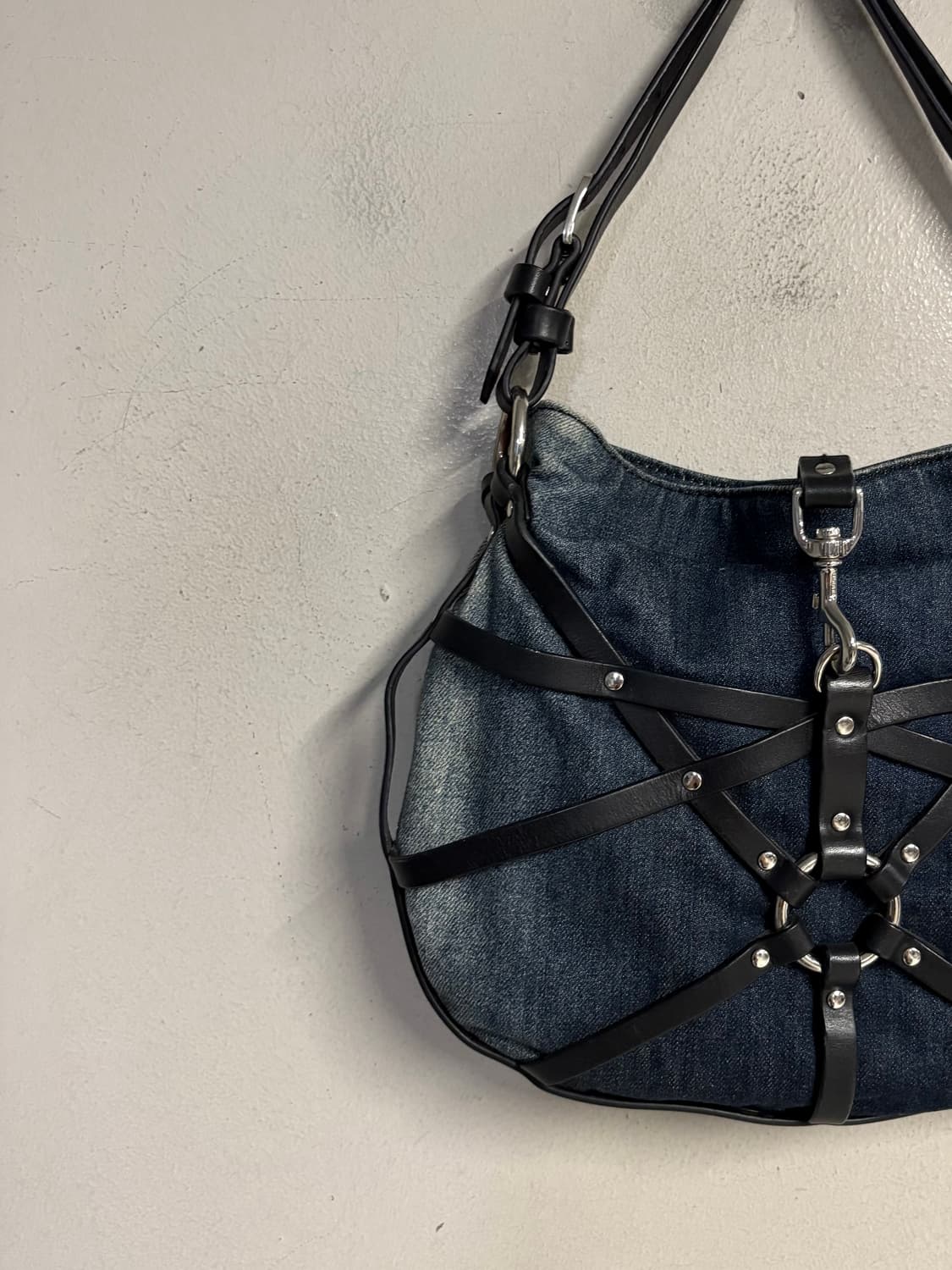 DIESEL harness detail hand bag  상품이미지3