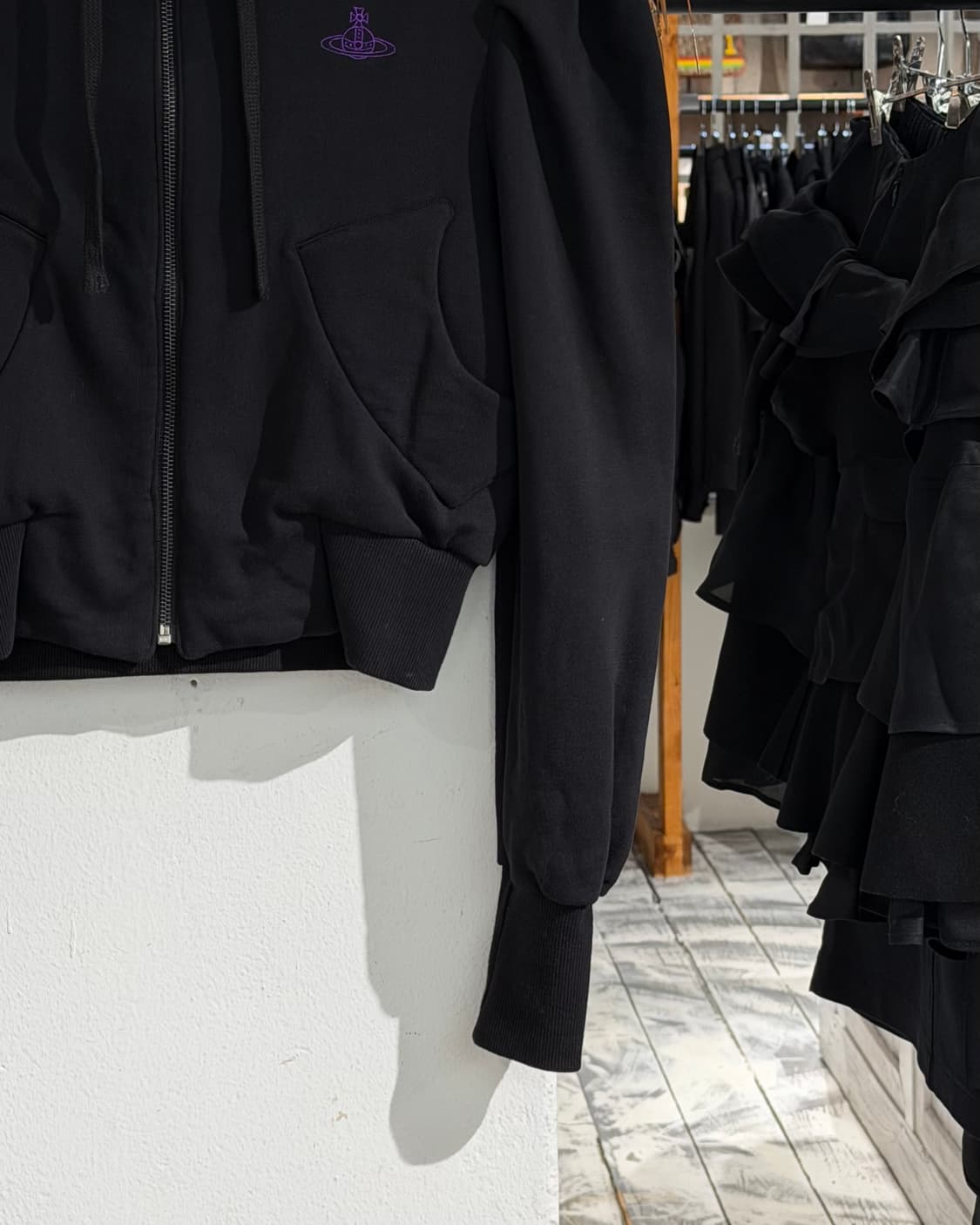 비비안웨스트우드 블랙 orb 크롭 래글런 퍼프슬리브 후디 집업 상품이미지6