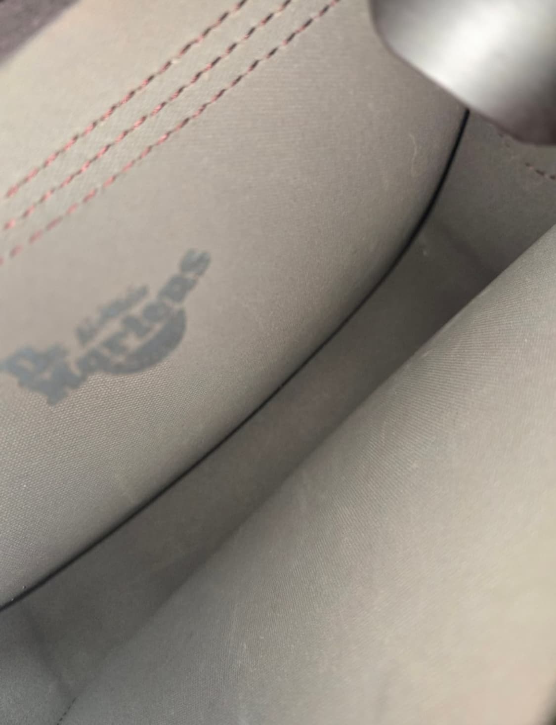 닥터마틴 11인치 비건 사첼 크로스백 - 버건디 [정품] 상품이미지3