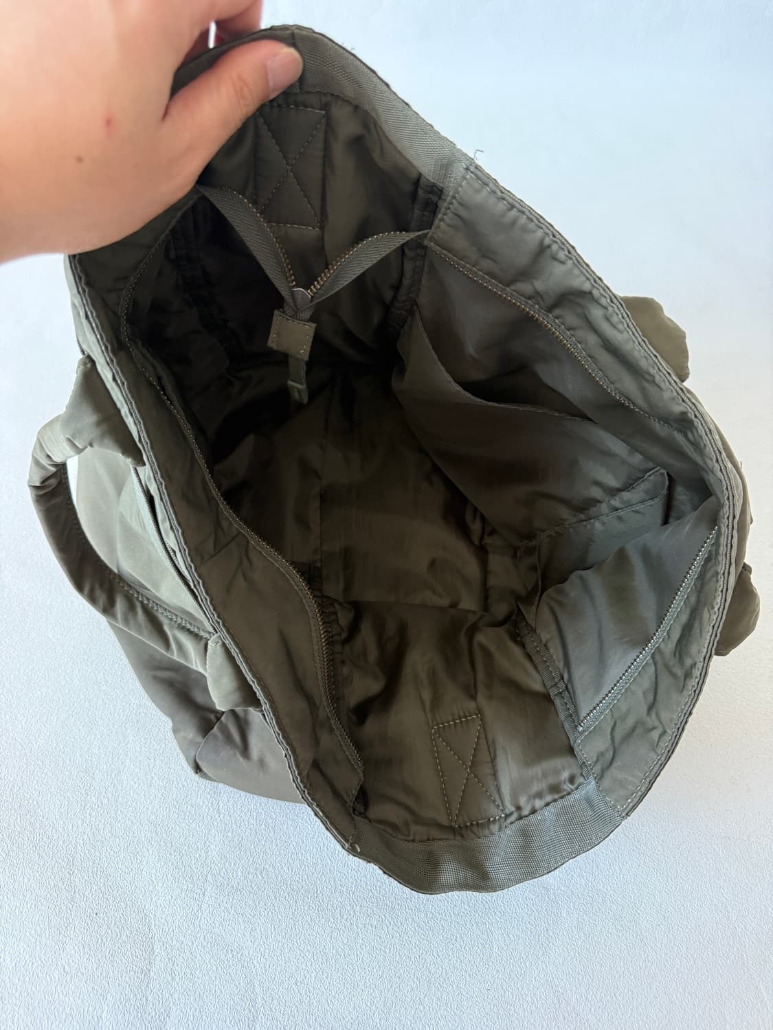 유니클로 씨(UNIQLO C) 헬멧백 상품이미지8