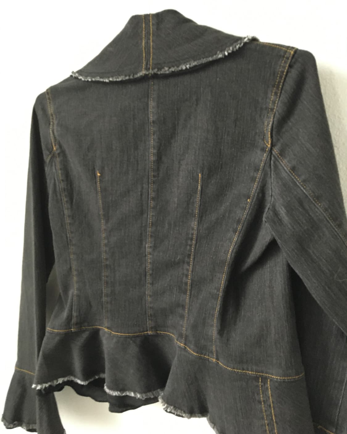 Line detail ruffle denim jacket 상품이미지3