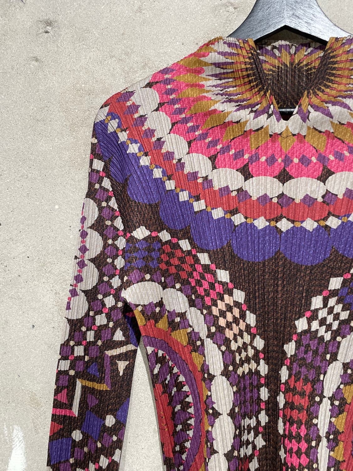 플리츠 플리즈 믹스 모티프 롱 슬리브 탑 상품이미지2