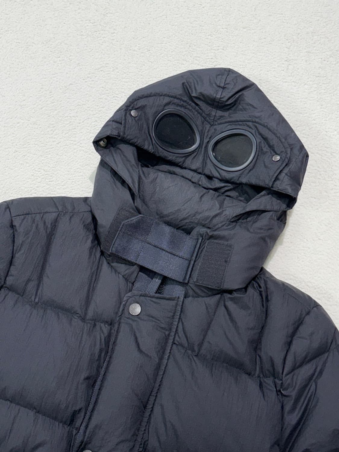 CP 컴퍼니 나일론 고글 패딩 자켓 블랙 95-100 상품이미지2