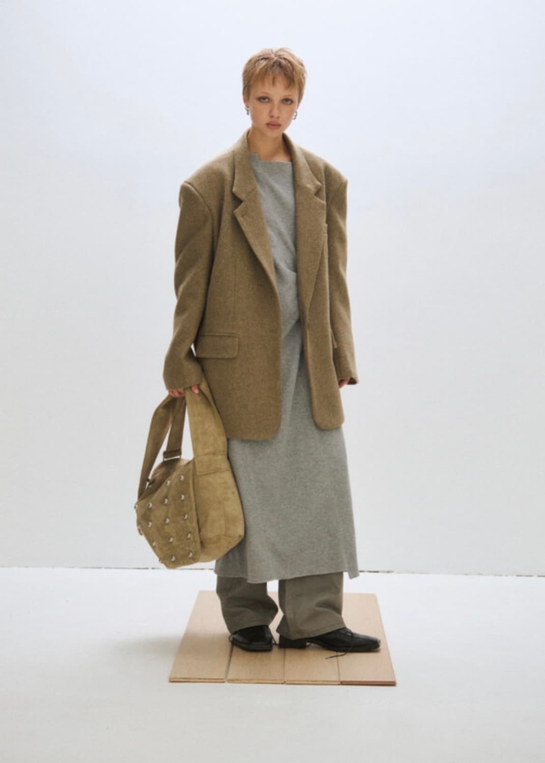 Plzproject 플리즈프로젝트 스터드 스웨이드 메신저백 샌드 상품이미지4