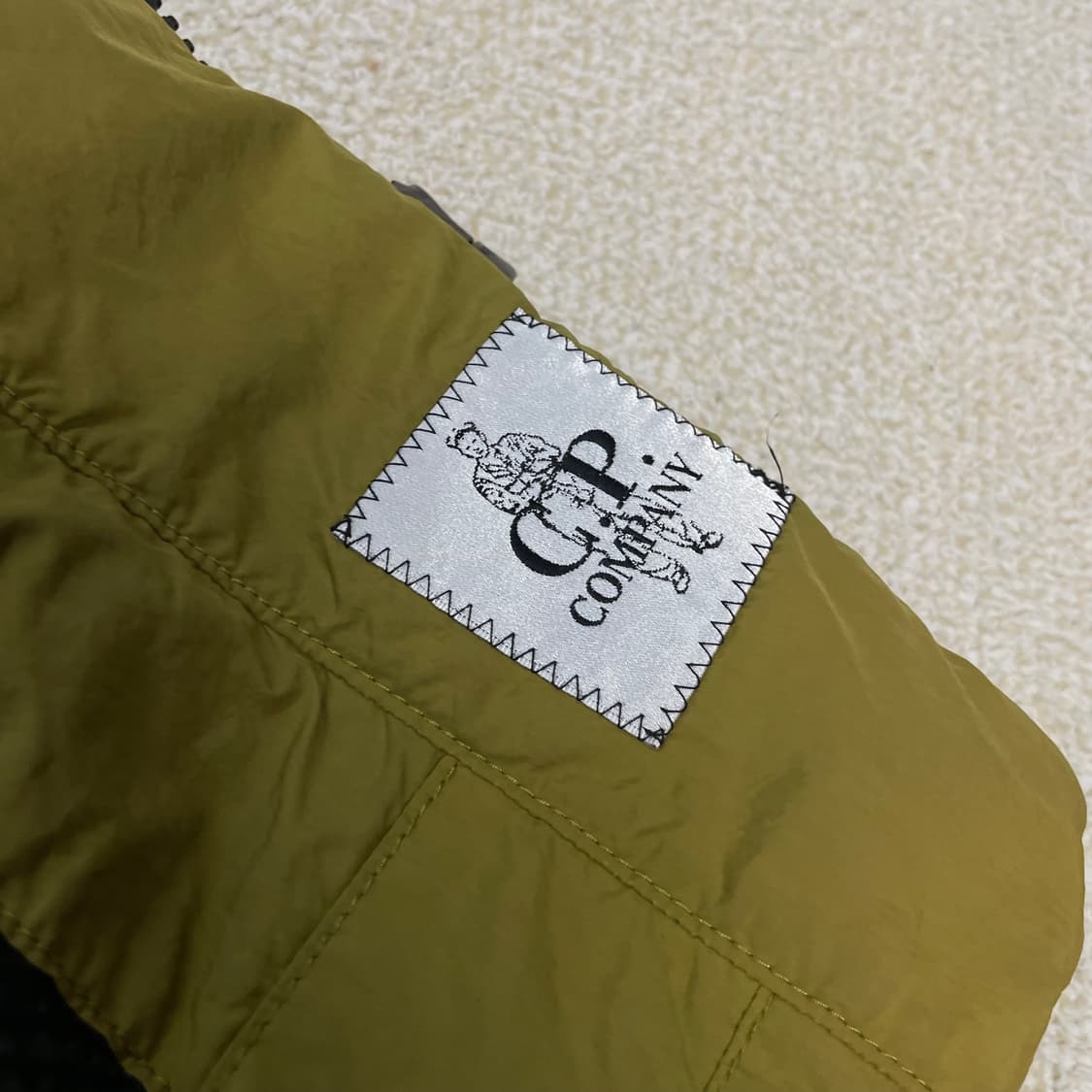C.P컴퍼니 가먼트다이드 고글 후드 패디드 자켓 올리브그린 상품이미지6