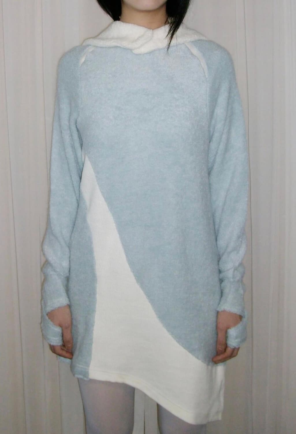 지초이 AW24 커브드 라글란 스웨터 다크 스카이 3 size 상품이미지2