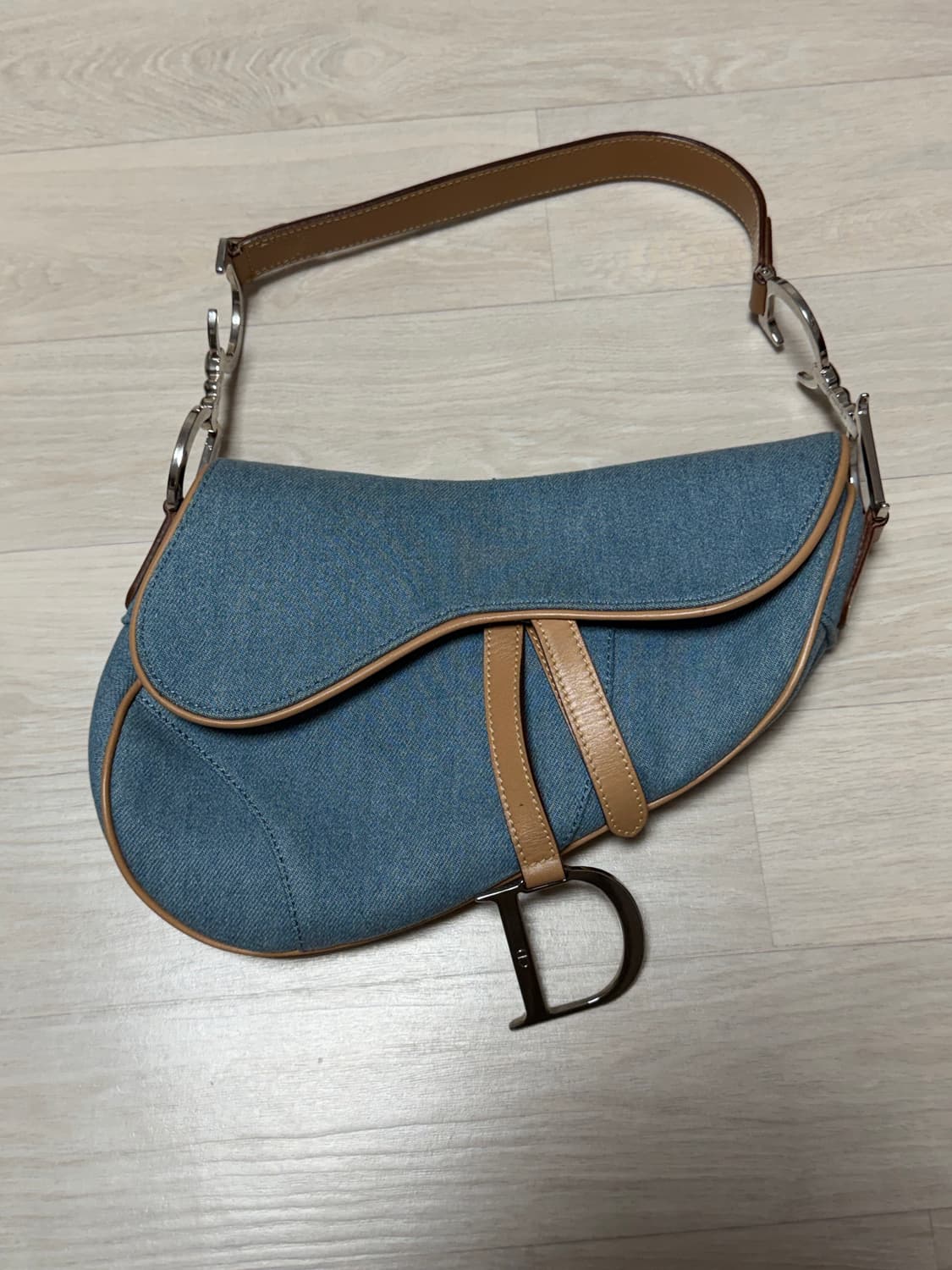 디올 새들백 데님 연청 상품이미지1