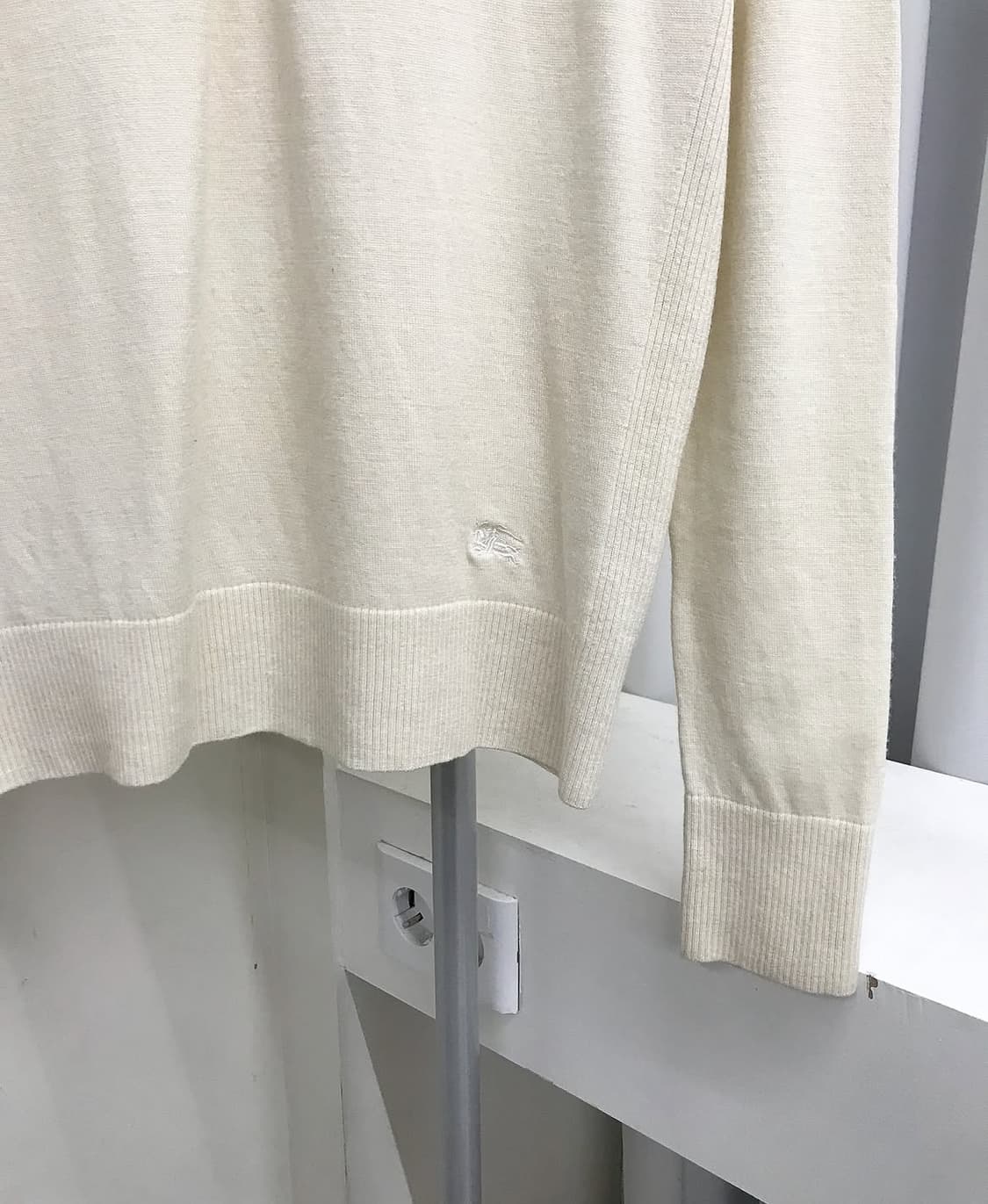 버버리 브이넥 울 니트 상품이미지3