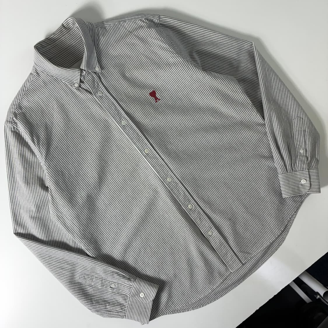 AMI 아미 스몰 하트 와펜 블랙 스트라이프 옥스포드 셔츠 상품이미지2