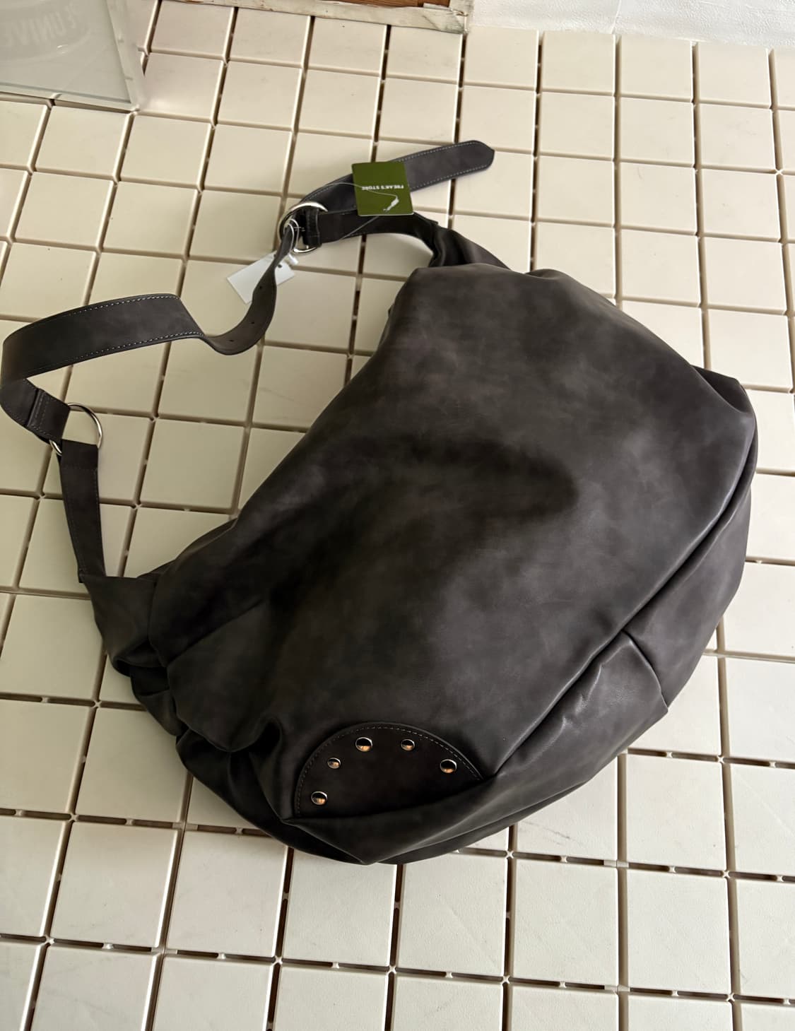 스터드 그레이 가방 상품이미지8