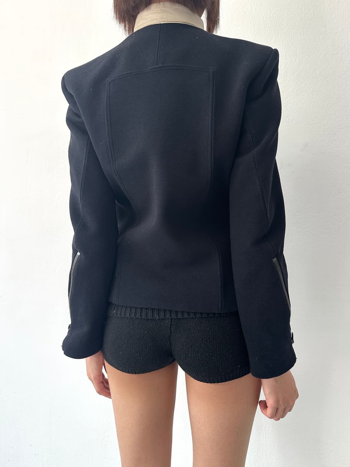 헬무트랭 사선 지퍼 램스킨 트리밍 크롭 자켓 상품이미지2