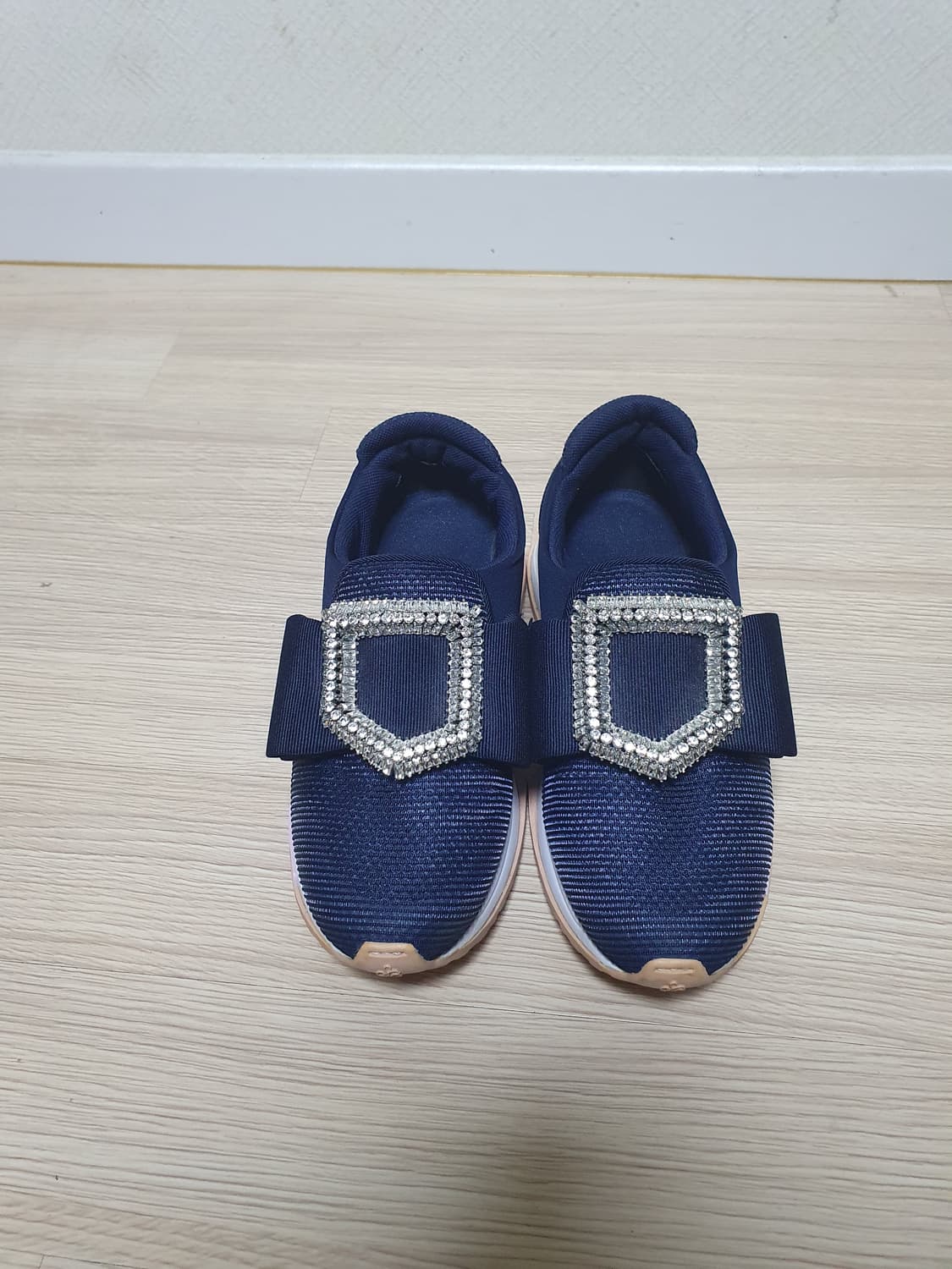 슈콤마보니 네이비 스니커즈 리본 장식 240 상품이미지3