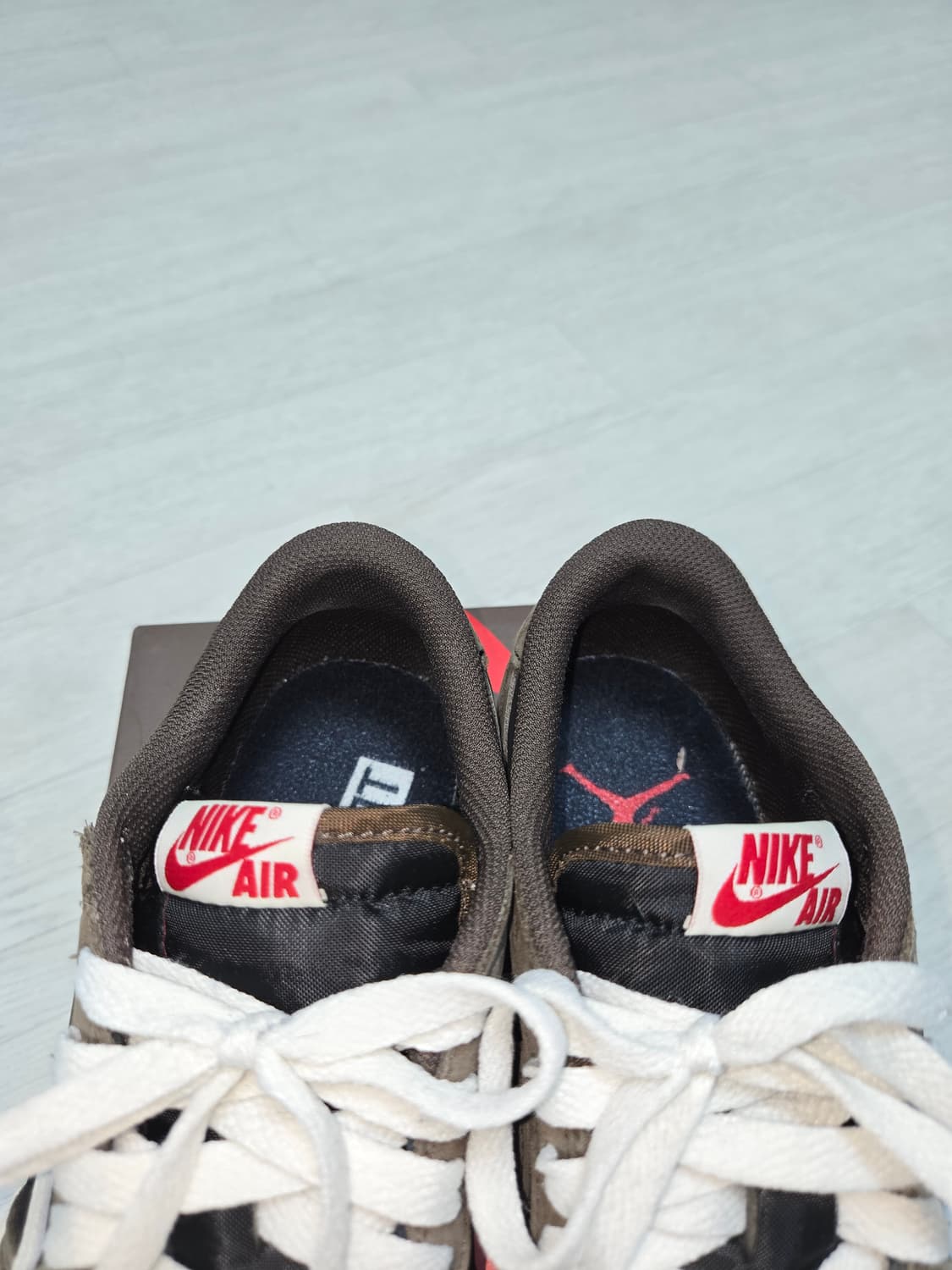 나이키 트레비스스캇 조던1로우 모카 OG 팝니다 255사이즈 상품이미지6