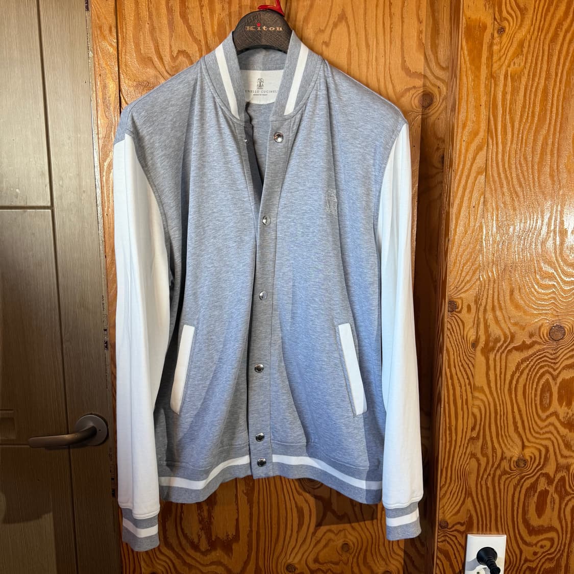 브루넬로 쿠치넬리 23 S/S 로고 바시티 봄버 자켓 상품이미지3