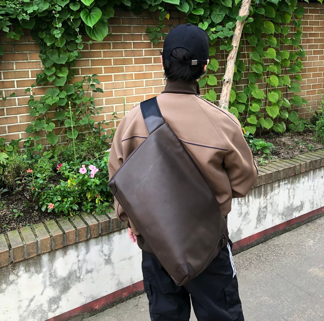 이세이미야케 레더 메신저백 상품이미지4