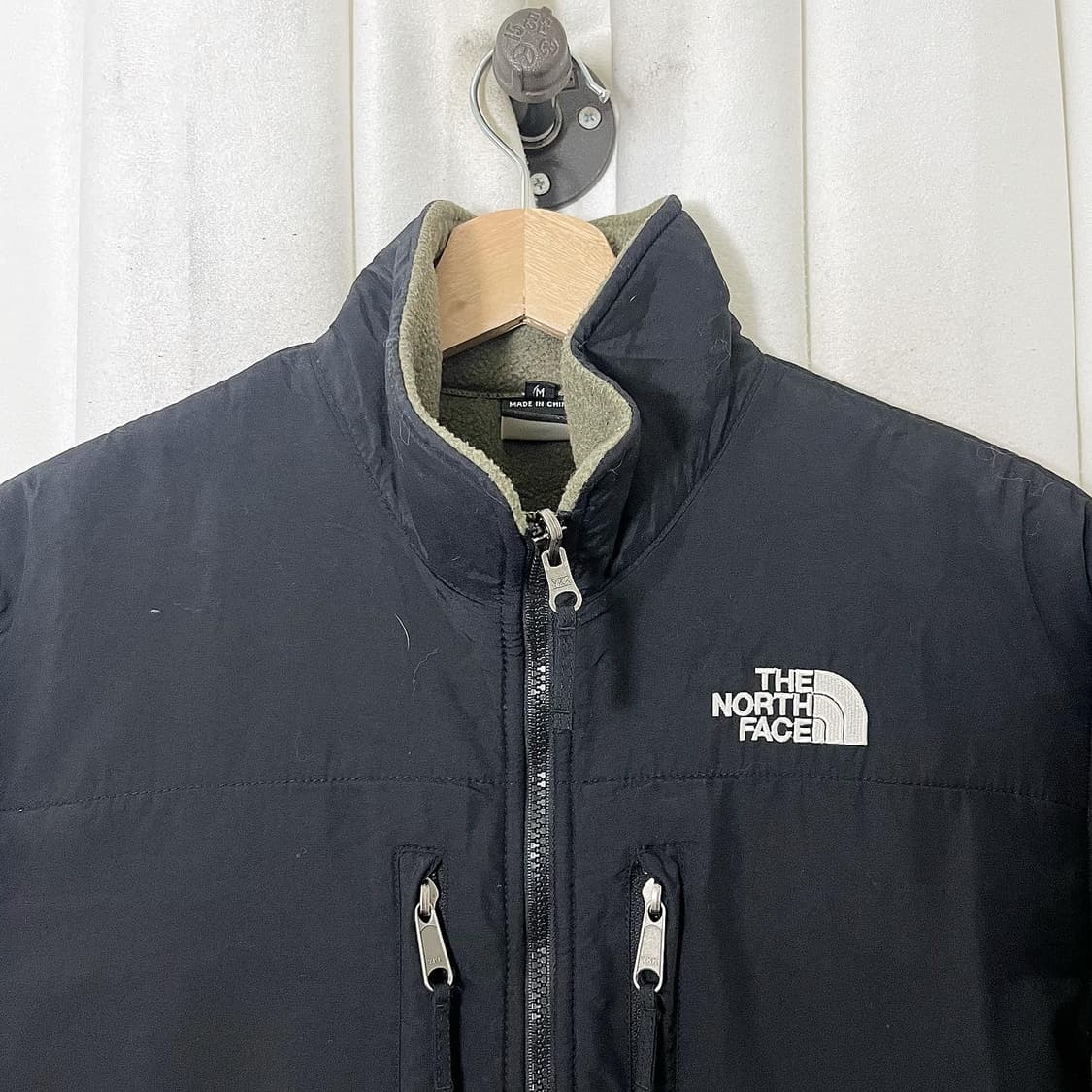 노스페이스 카키 블랙 배색 플리스 집업 자켓
 상품이미지2