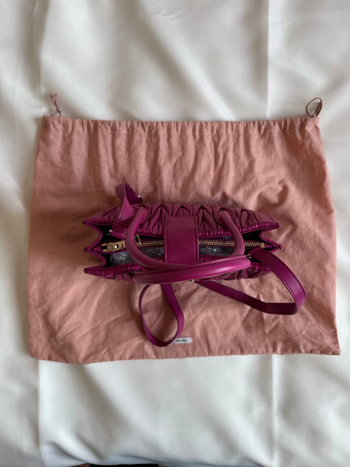 미우미우 마틀라쎄 나파 레더 토트백 상품이미지3