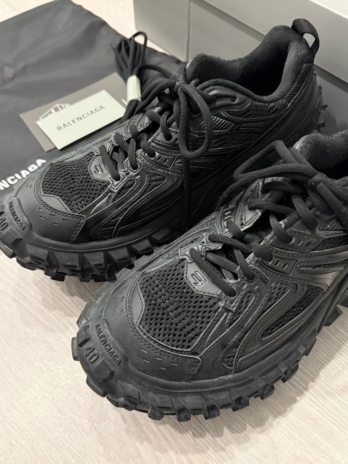 발렌시아가 디펜더 스니커즈 블랙 EU40 상품이미지3