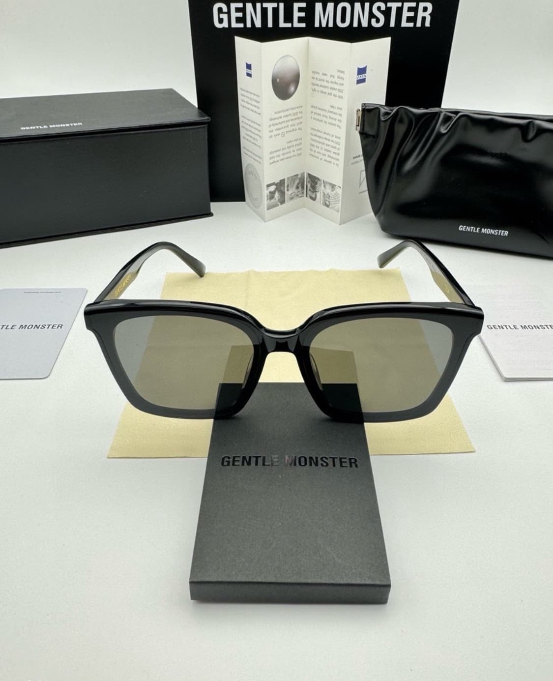 젠틀 몬스터 릴리트 01 블랙 상품이미지1