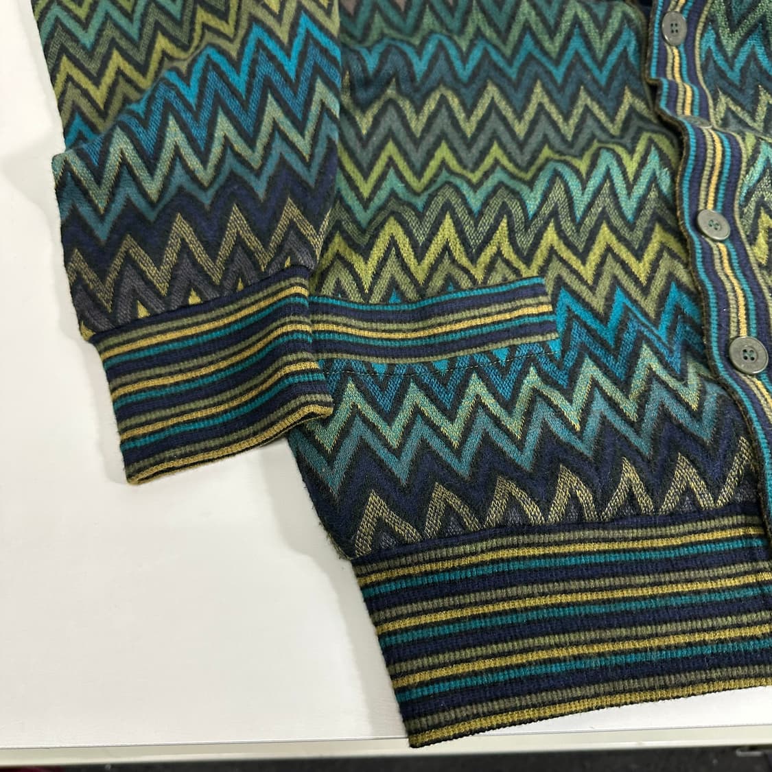 100 미쏘니 스포츠 멀티컬러 패턴 가디건 상품이미지4