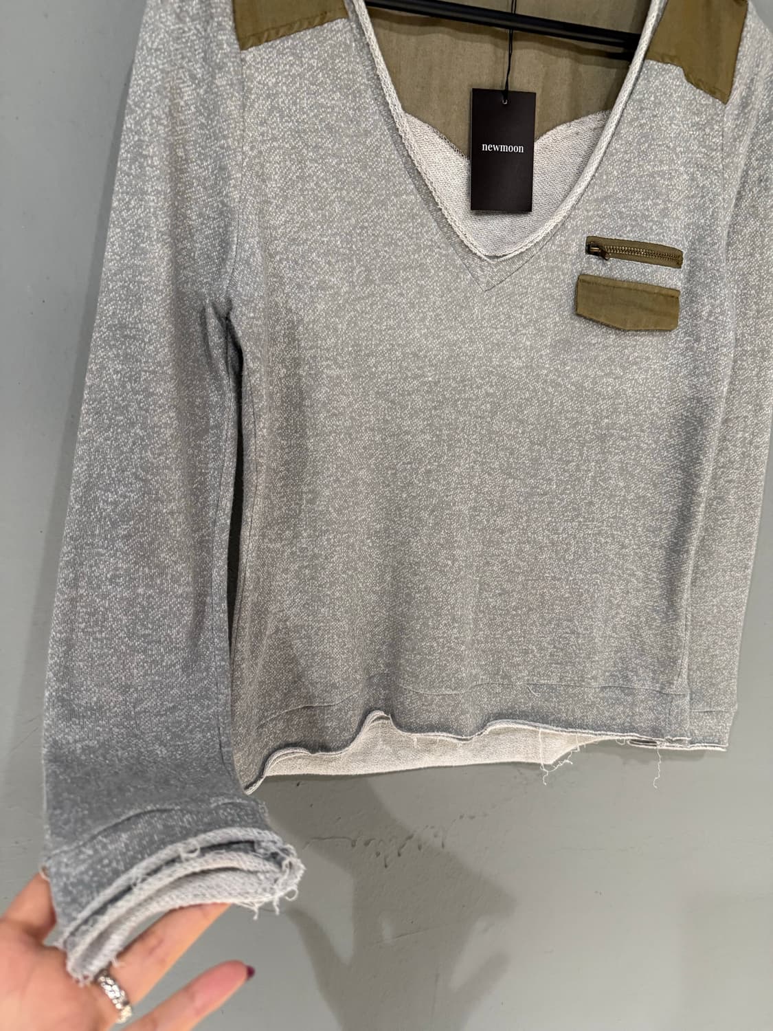 grunge cutting pocket v-neck long sleeve 상품이미지7