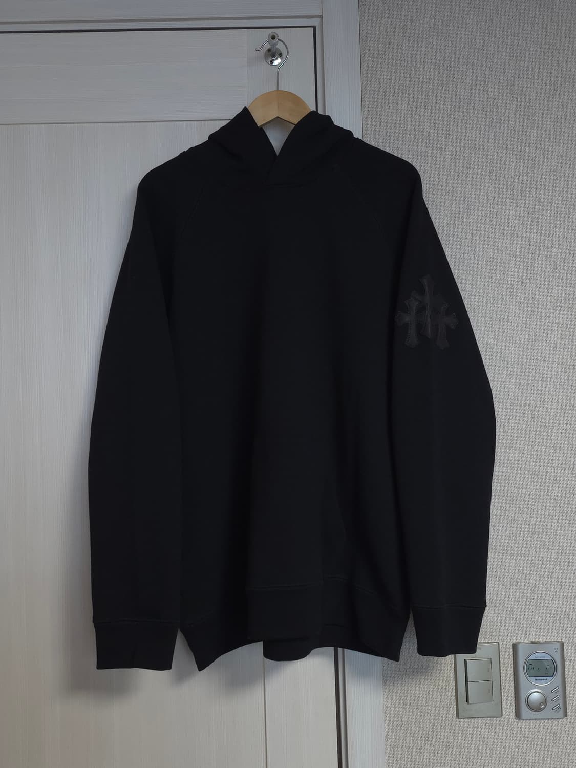 [XXL] 크롬하츠 레더패치 페이퍼잼 후드 블랙 상품이미지2